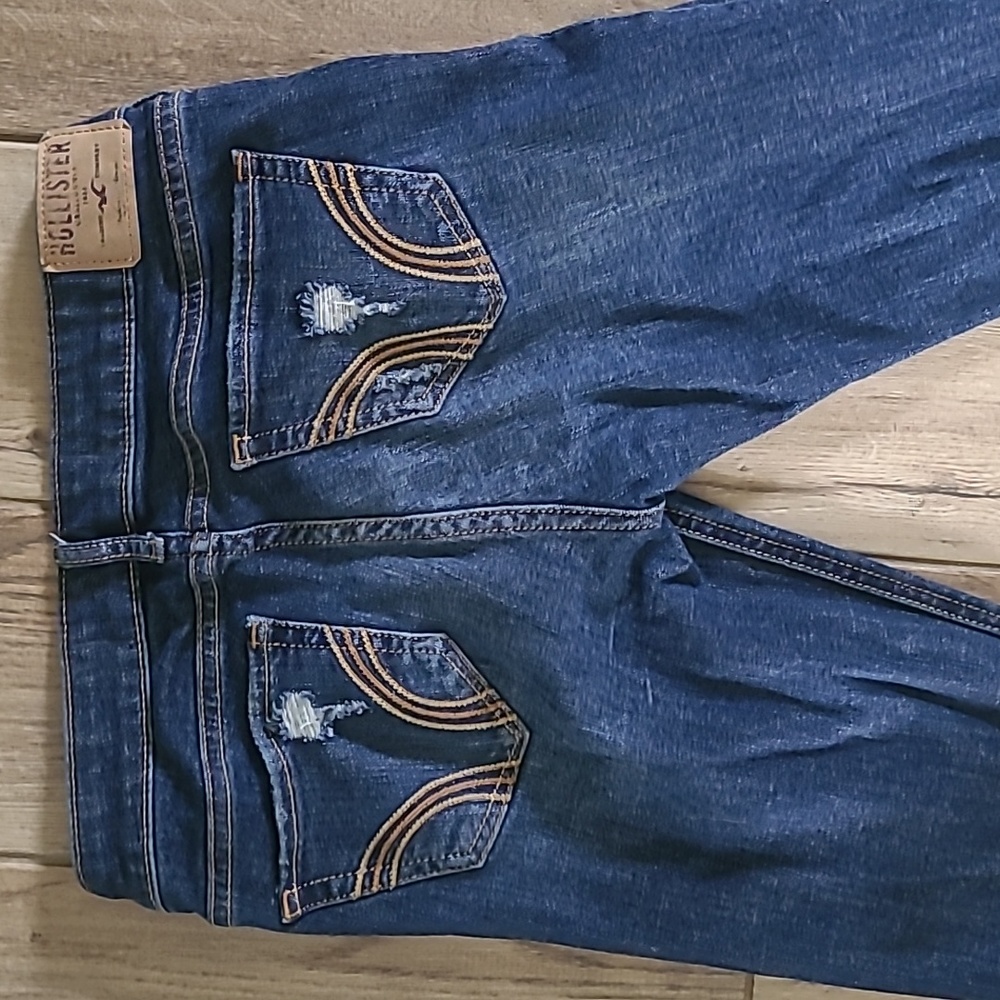 Hollister Jean - Picture 4 of 5